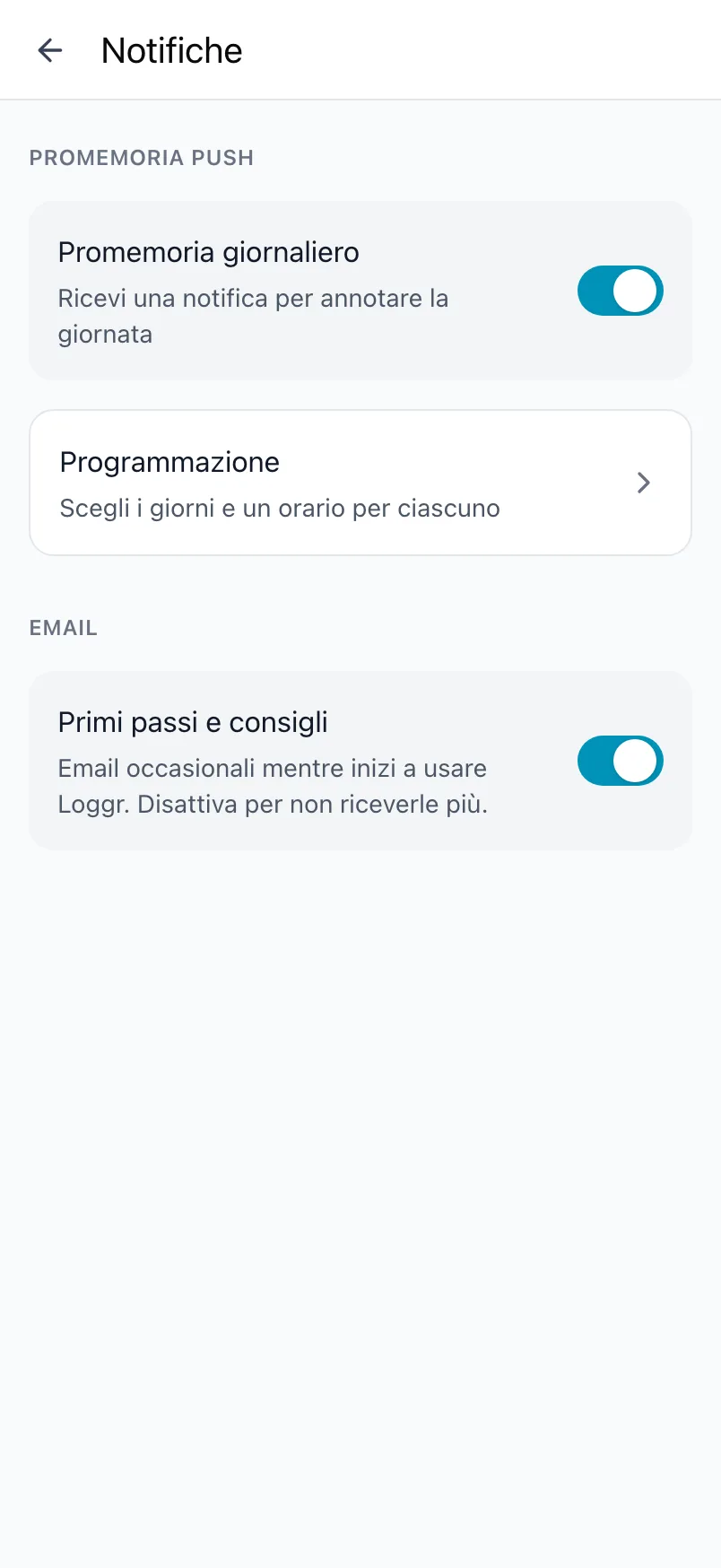 La schermata Notifiche in Loggr con Promemoria giornaliero, la programmazione e l'impostazione email