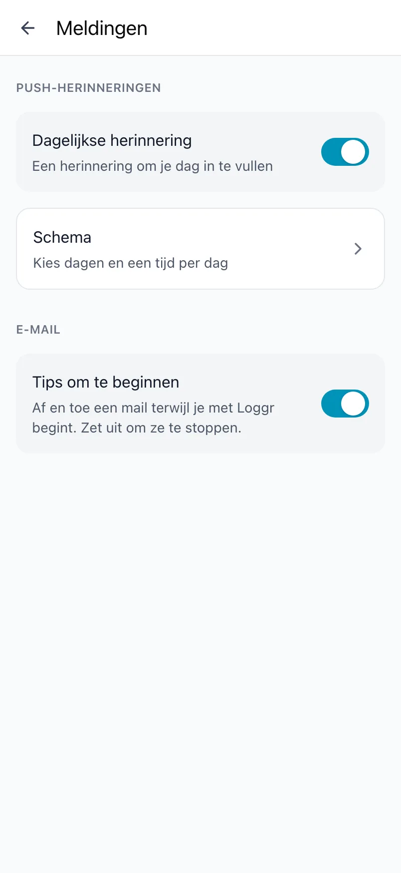 Het scherm Meldingen in Loggr met Dagelijkse herinnering, het schema en de e-mailinstelling