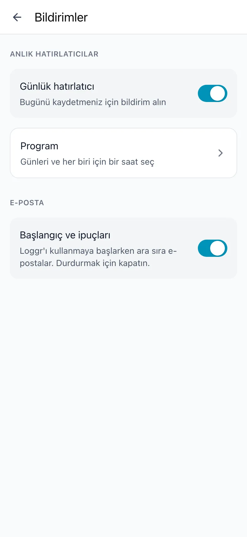 Loggr'daki Bildirimler ekranı; Günlük hatırlatıcı, program ve e-posta ayarı